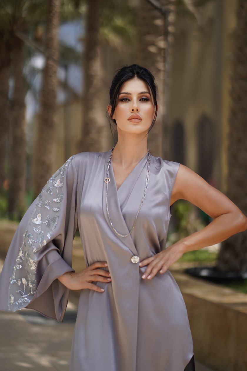 Chic Silver/Silk Dress - Figura 2